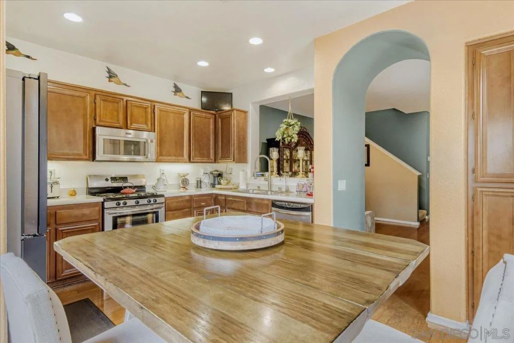 6373 Avenida De Las Vistas 2, San Diego, CA 92154