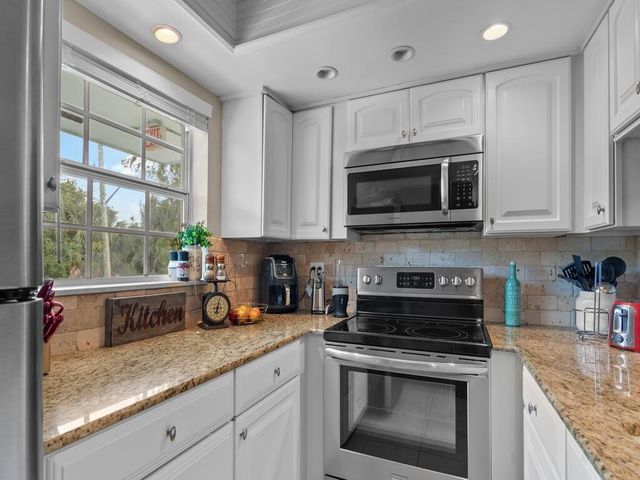 1901 Indian River Boulevard 201, Vero Beach, FL 32960