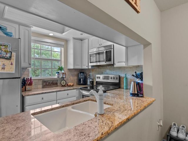 1901 Indian River Boulevard 201, Vero Beach, FL 32960