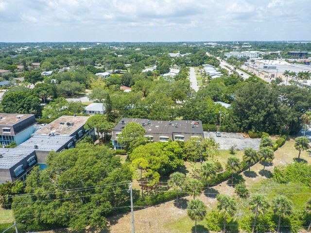 1901 Indian River Boulevard 201, Vero Beach, FL 32960