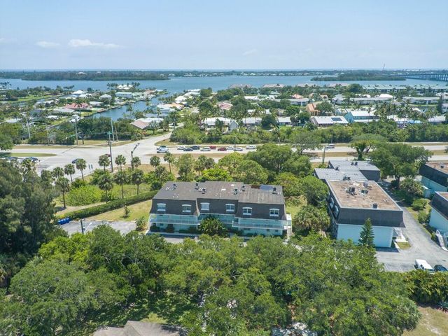 1901 Indian River Boulevard 201, Vero Beach, FL 32960