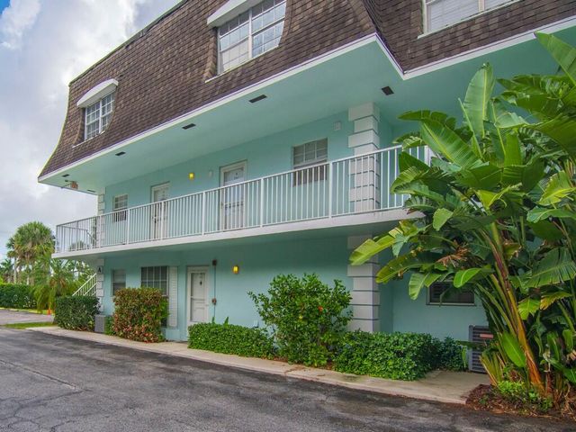 1901 Indian River Boulevard 201, Vero Beach, FL 32960