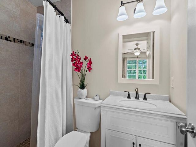 1901 Indian River Boulevard 201, Vero Beach, FL 32960