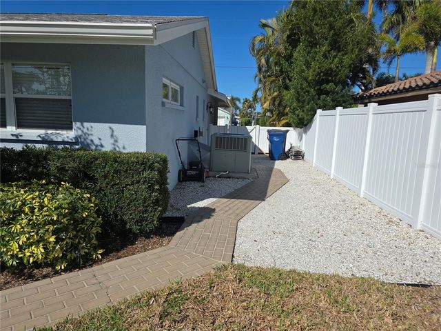 4007 ROYAL PALM DRIVE, Bradenton, FL 34210