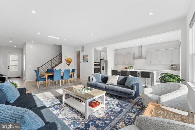 18320 MOSS GARDEN RD, Dumfries, VA 22026