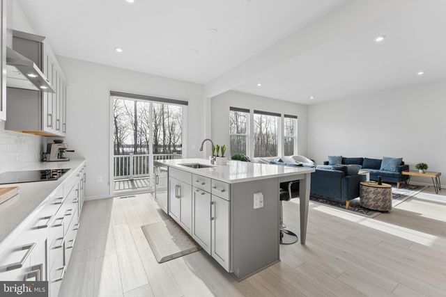 18320 MOSS GARDEN RD, Dumfries, VA 22026