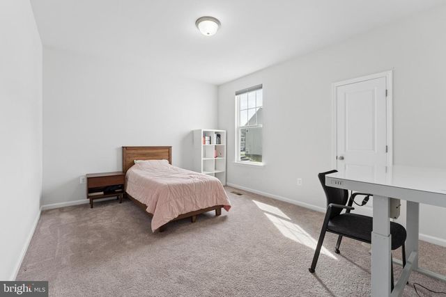 18320 MOSS GARDEN RD, Dumfries, VA 22026