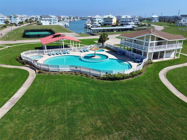 4223 S Sunset Bay Drive, Galveston, TX 77554