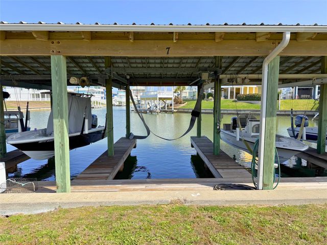 4223 S Sunset Bay Drive, Galveston, TX 77554