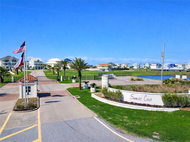 4223 S Sunset Bay Drive, Galveston, TX 77554