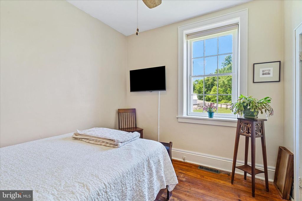 Image 18 of property listing at 1341 JEFFERSON PIKE, Knoxville, MD 21758