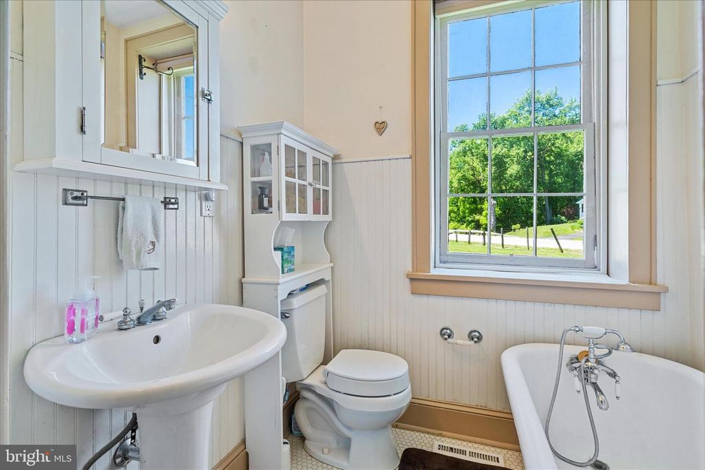 Image 20 of property listing at 1341 JEFFERSON PIKE, Knoxville, MD 21758