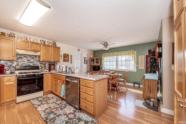 817 W Dogwood Drive, Columbia City, IN 46725