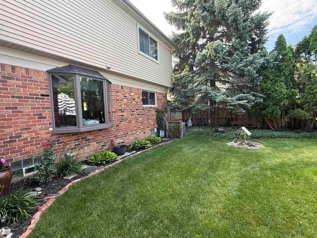 47043 Sanborn Drive, Macomb, MI 48044