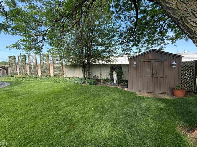 47043 Sanborn Drive, Macomb, MI 48044
