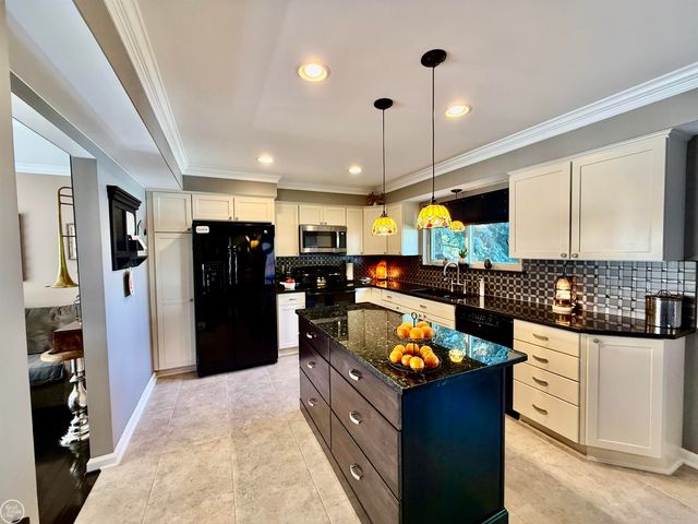 47043 Sanborn Drive, Macomb, MI 48044