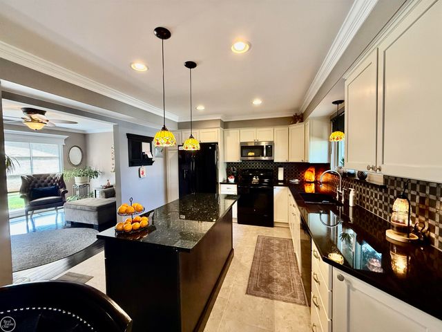 47043 Sanborn Drive, Macomb, MI 48044