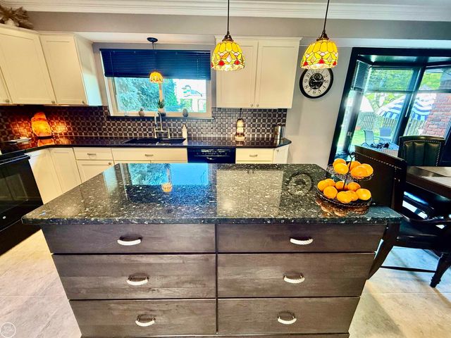 47043 Sanborn Drive, Macomb, MI 48044