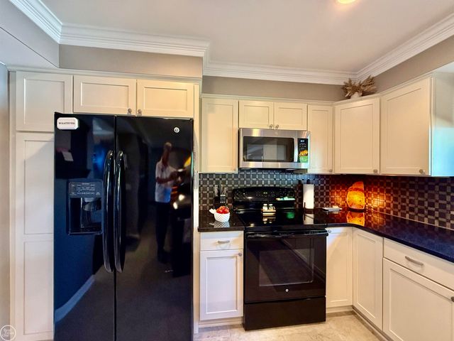 47043 Sanborn Drive, Macomb, MI 48044