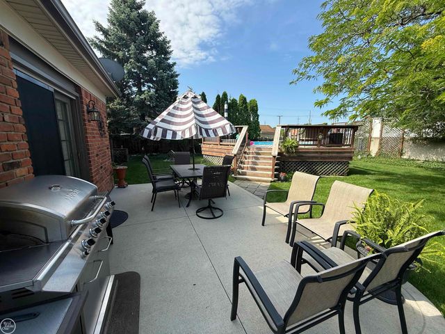 47043 Sanborn Drive, Macomb, MI 48044