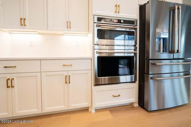 2716 Adenmore Ct, Prospect, KY 40059