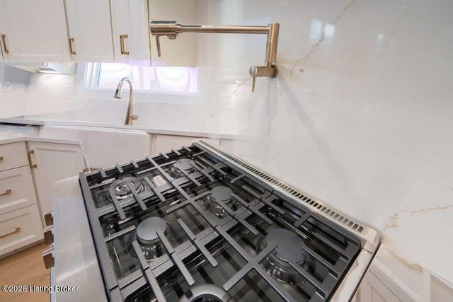 2716 Adenmore Ct, Prospect, KY 40059