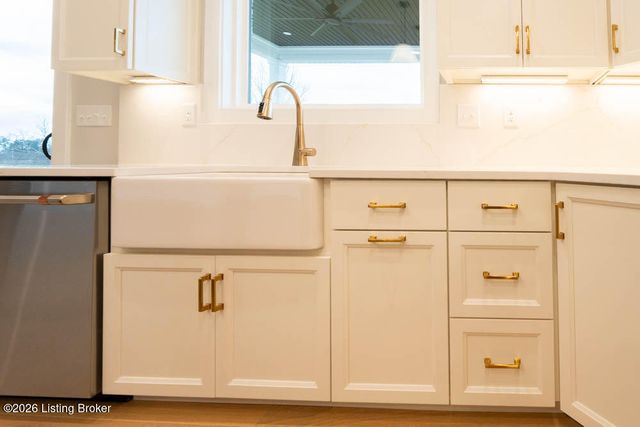 2716 Adenmore Ct, Prospect, KY 40059