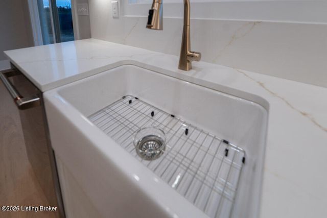 2716 Adenmore Ct, Prospect, KY 40059