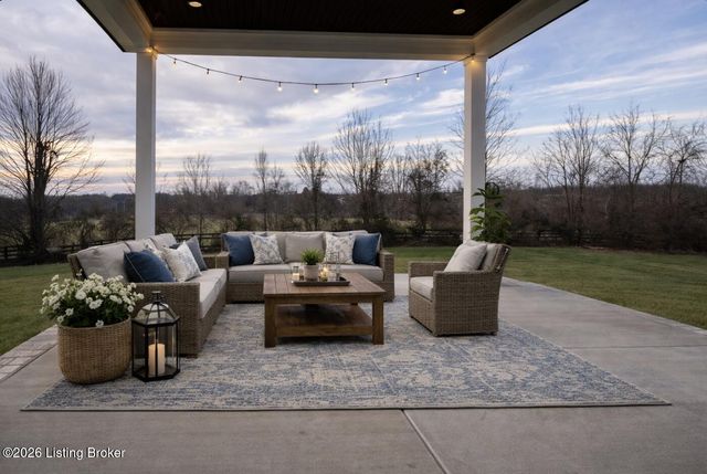 2716 Adenmore Ct, Prospect, KY 40059