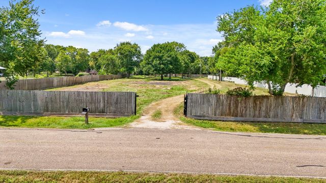 2234 County Road 155, Alvin, TX 77511