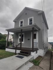 516 Division Ave, Ellwood City, PA 16117