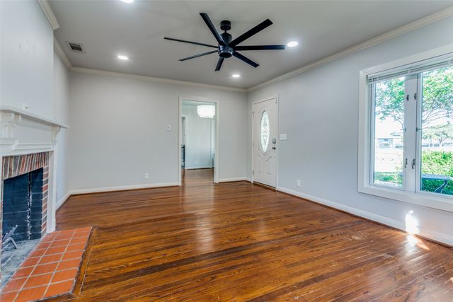 6437 Calmont Avenue, Fort Worth, TX 76116