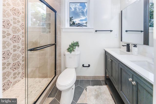 2806 FRANKLIN ST NE, Washington, DC 20018