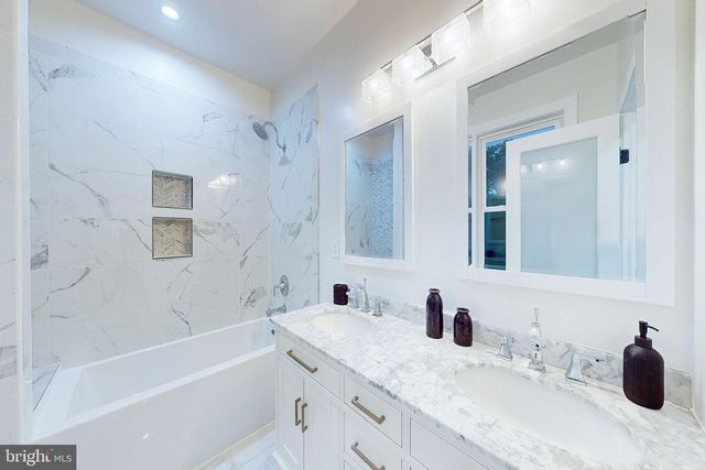 2806 FRANKLIN ST NE, Washington, DC 20018