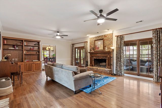 2801 E LEVEE OAKS DR, Collierville, TN 38017