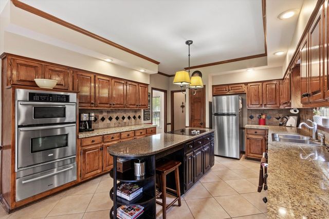 2801 E LEVEE OAKS DR, Collierville, TN 38017