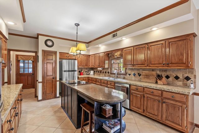 2801 E LEVEE OAKS DR, Collierville, TN 38017