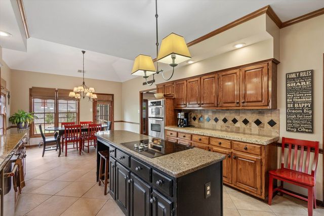 2801 E LEVEE OAKS DR, Collierville, TN 38017