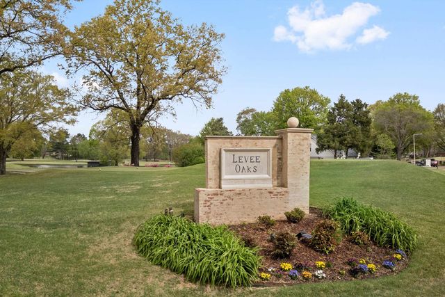 2801 E LEVEE OAKS DR, Collierville, TN 38017