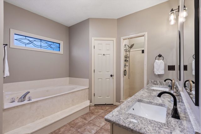 2801 E LEVEE OAKS DR, Collierville, TN 38017