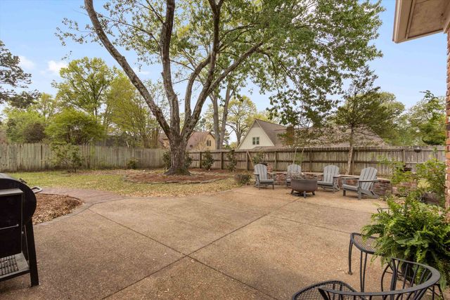 2801 E LEVEE OAKS DR, Collierville, TN 38017