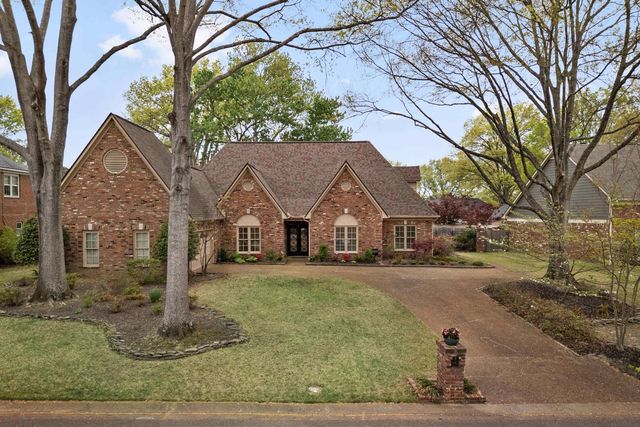 2801 E LEVEE OAKS DR, Collierville, TN 38017