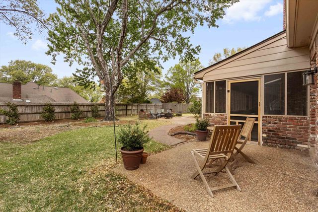 2801 E LEVEE OAKS DR, Collierville, TN 38017