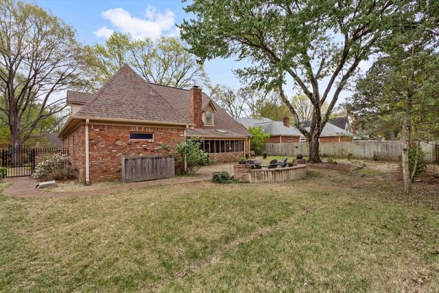 2801 E LEVEE OAKS DR, Collierville, TN 38017