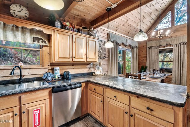 1617 Silver Poplar Lane, Sevierville, TN 37876