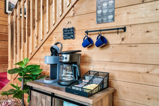 1617 Silver Poplar Lane, Sevierville, TN 37876