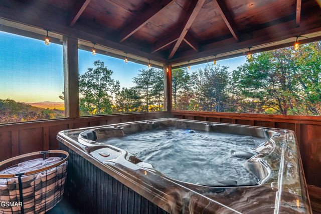 1617 Silver Poplar Lane, Sevierville, TN 37876