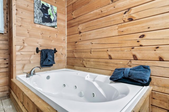 1617 Silver Poplar Lane, Sevierville, TN 37876