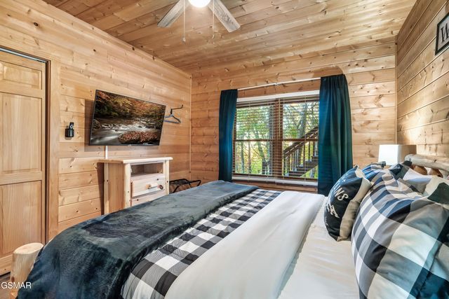 1617 Silver Poplar Lane, Sevierville, TN 37876