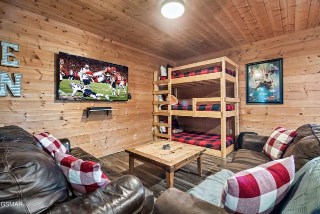 1617 Silver Poplar Lane, Sevierville, TN 37876